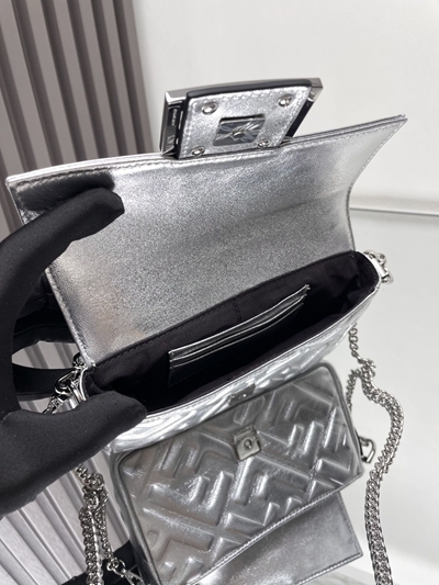 フェンディバッグ角部分ディテール